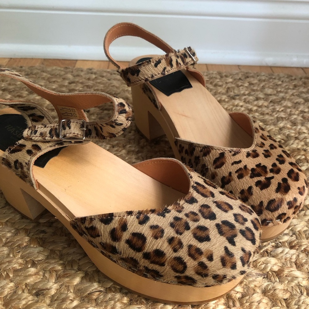 SWEDISH HASBEENS Krillan Closed Toe In Calf Hair Leopard Print. Size 39